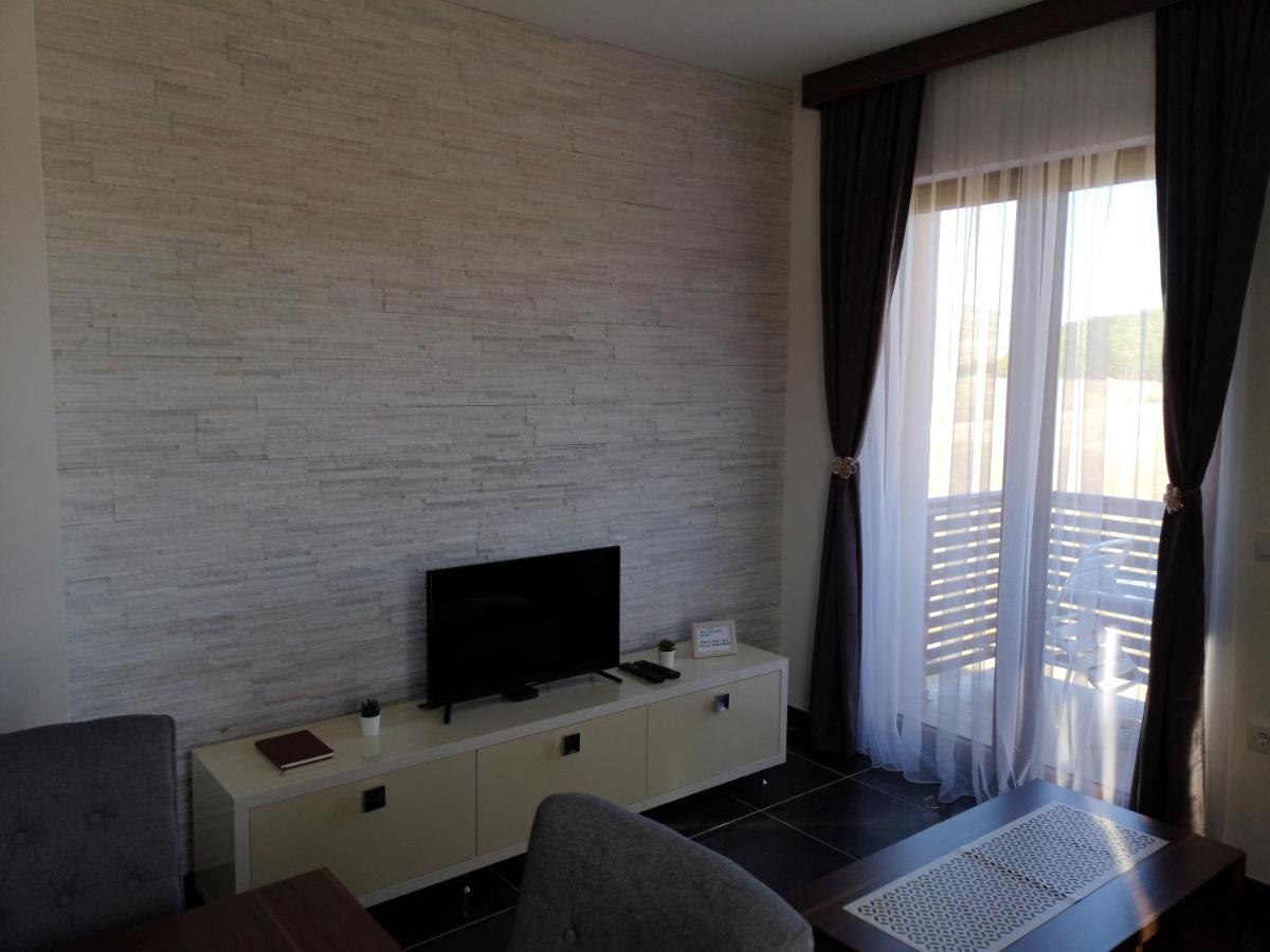 Apartment Hill's Maksimovic