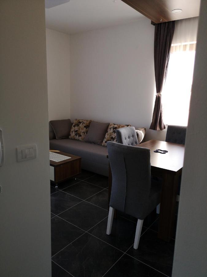 Hill's Maksimovic Apartment