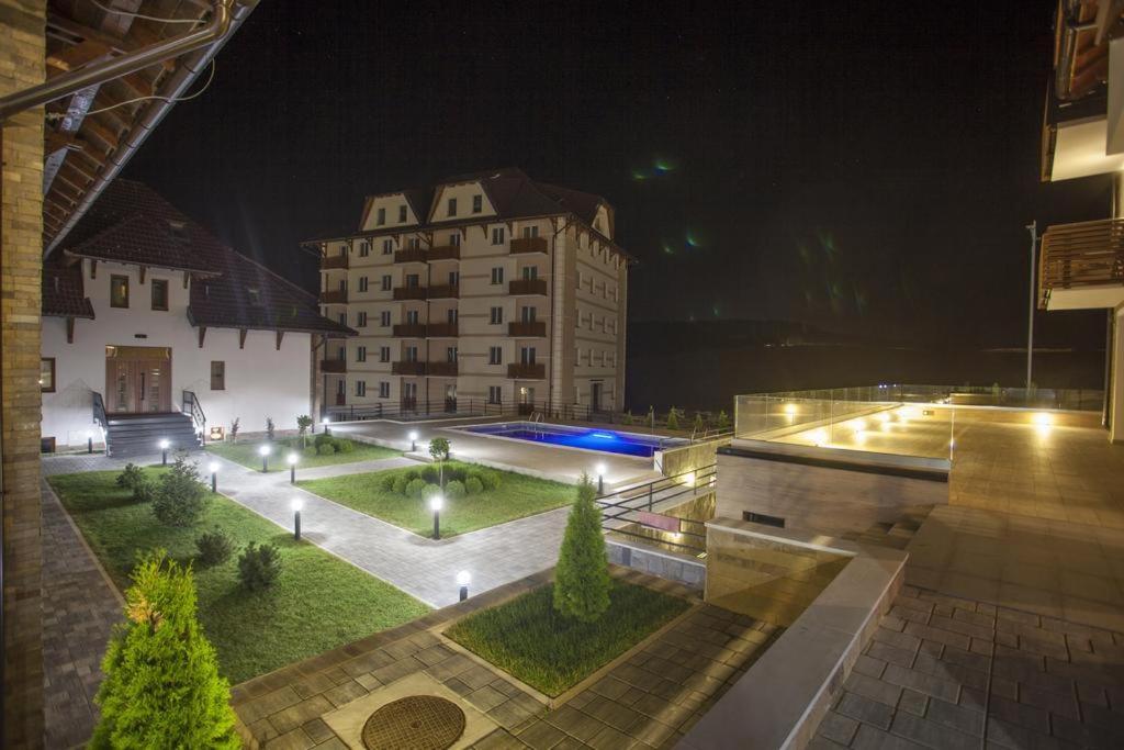 Hill's Maksimovic Apartment *