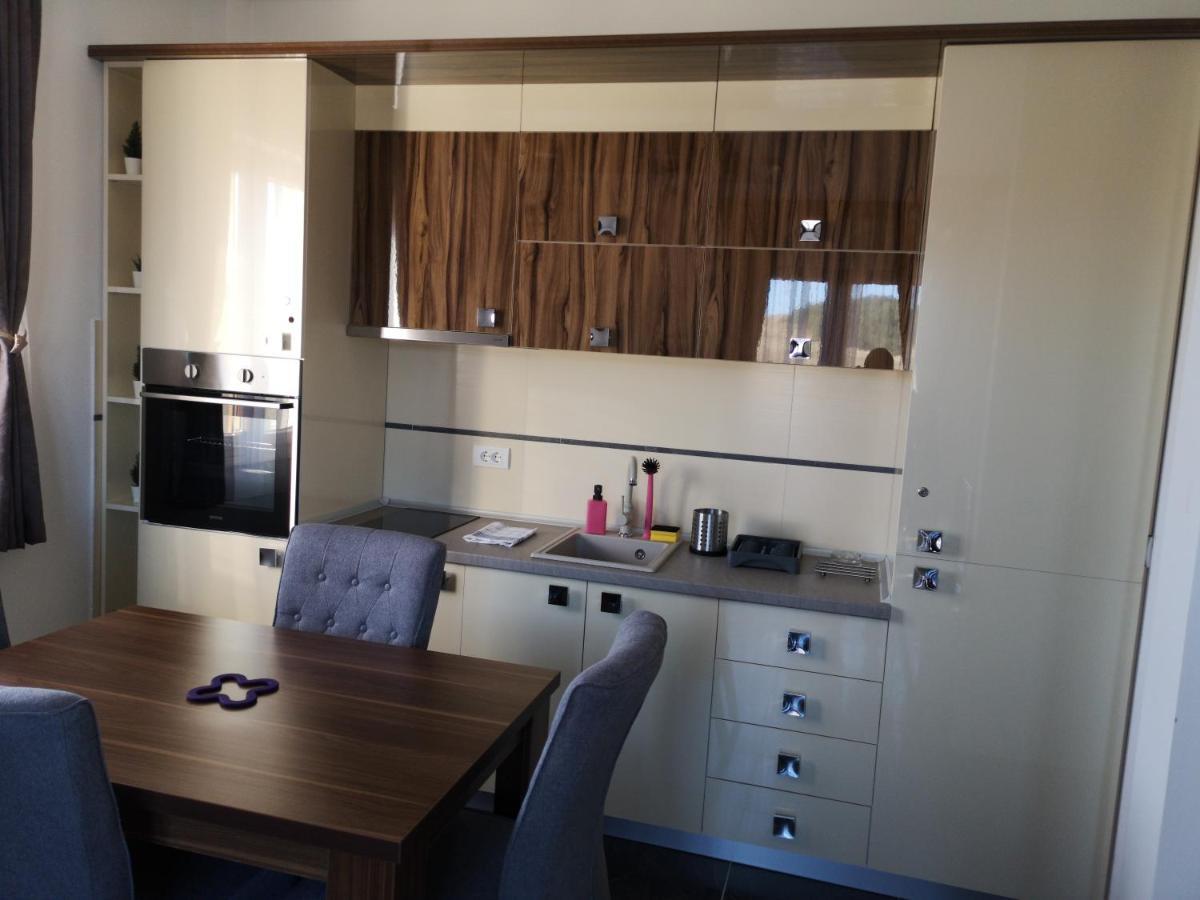 Hill's Maksimovic Apartment